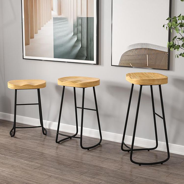 Modern Backrest Counter Stool Iron Milk Tea Shop Bar Stool with Wooden Seat and Pedal
