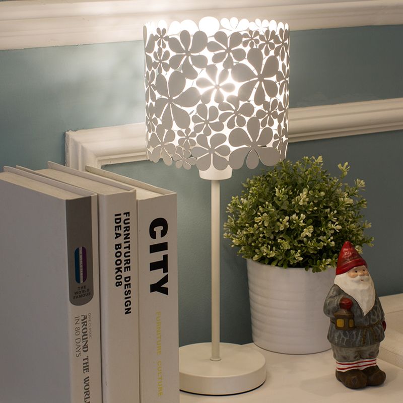 Contemporáneo 1 Bulbo Tarea Iluminación Flor blanca Lámpara de escritorio pequeño con sombra de metal