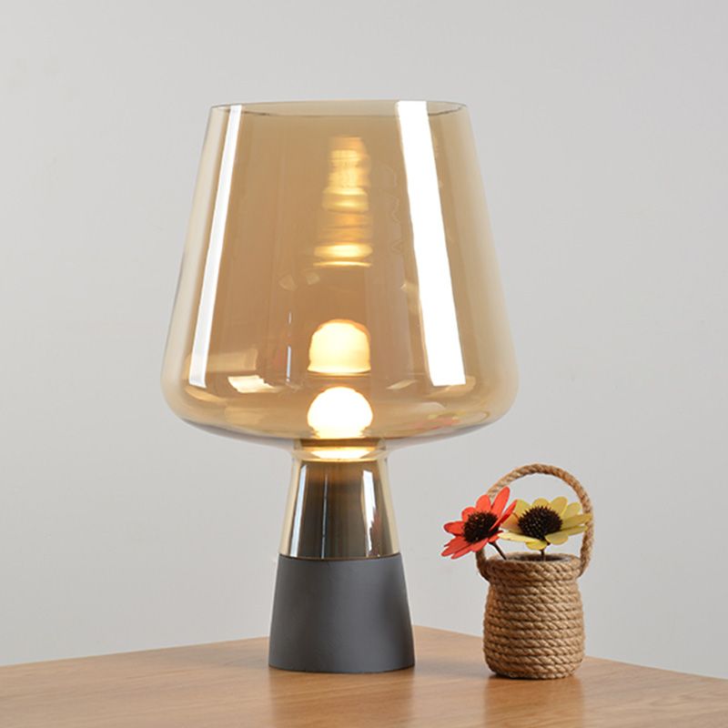 Lampada da comodino in vetro con lampada da tavolo affusolata ultramoderna per camera da letto
