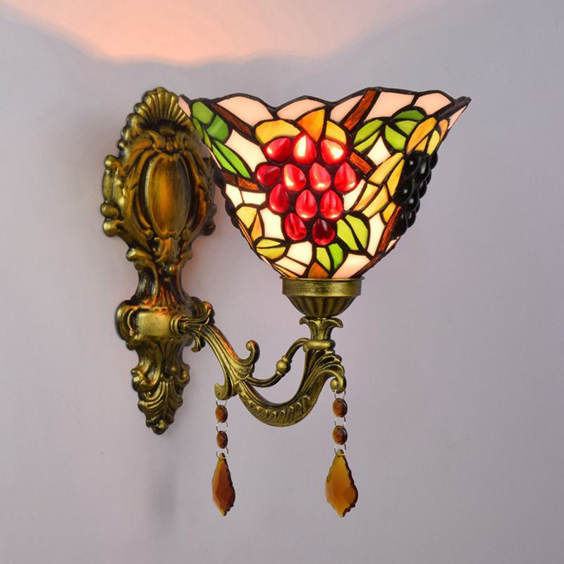Single-Bulb Wall Sconce Tiffany Flared Stained Glass Wall Mount Light with Grapes Pattern in Brass
