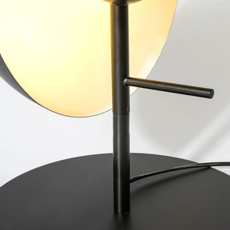 Lampe de table hémisphérique artistique moderne, lampe de bureau en fer laqué avec abat-jour en verre