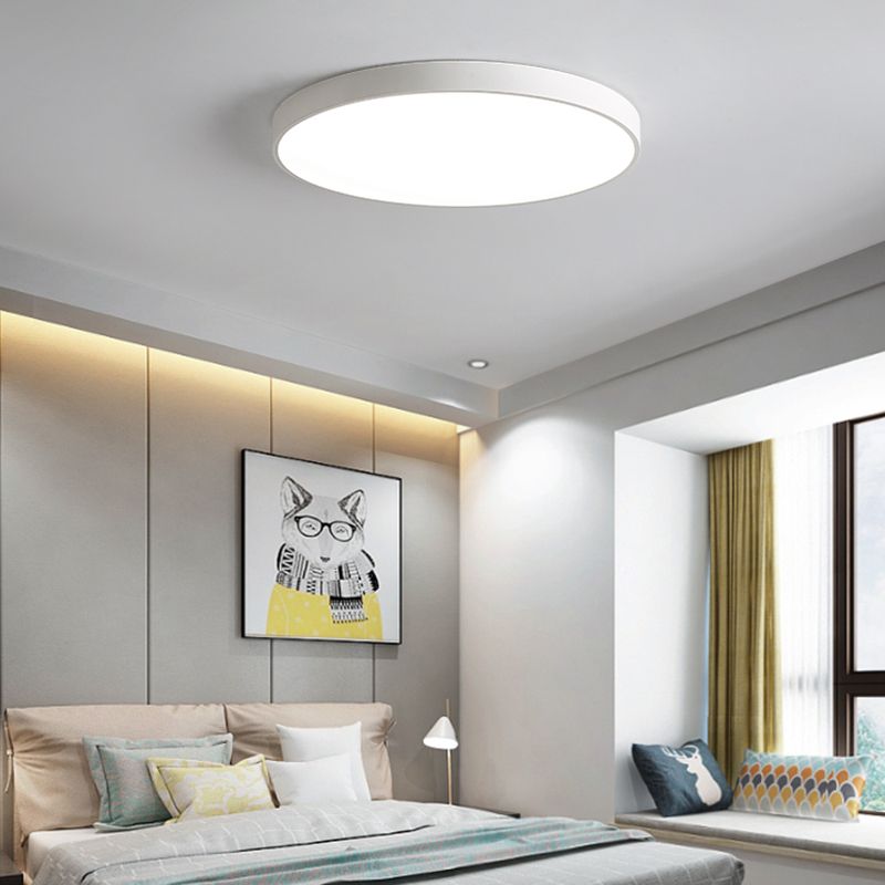 Luminaire encastré géométrique près du plafond, éclairage encastré moderne