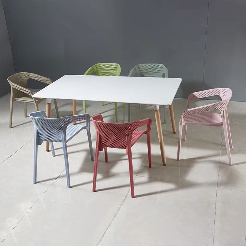 Sillas apilables modernas que cenan el sillón con las piernas plásticas para la cocina