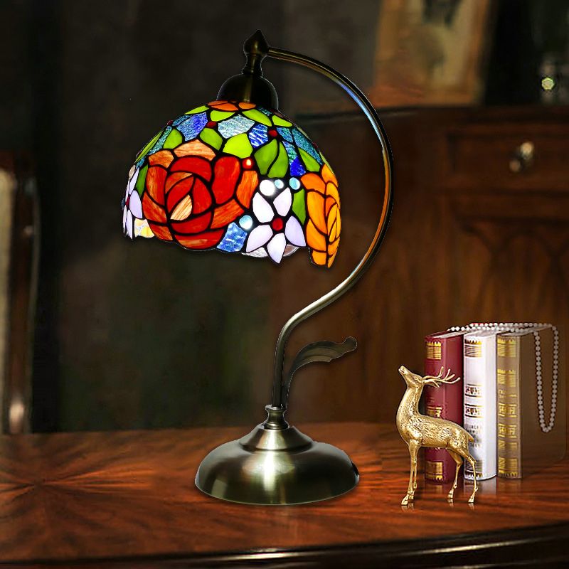 Lámpara de mesa de cuello de cisne 1 cabeza de metal tiffany luz de noche con sombra de vidrieras para restaurante