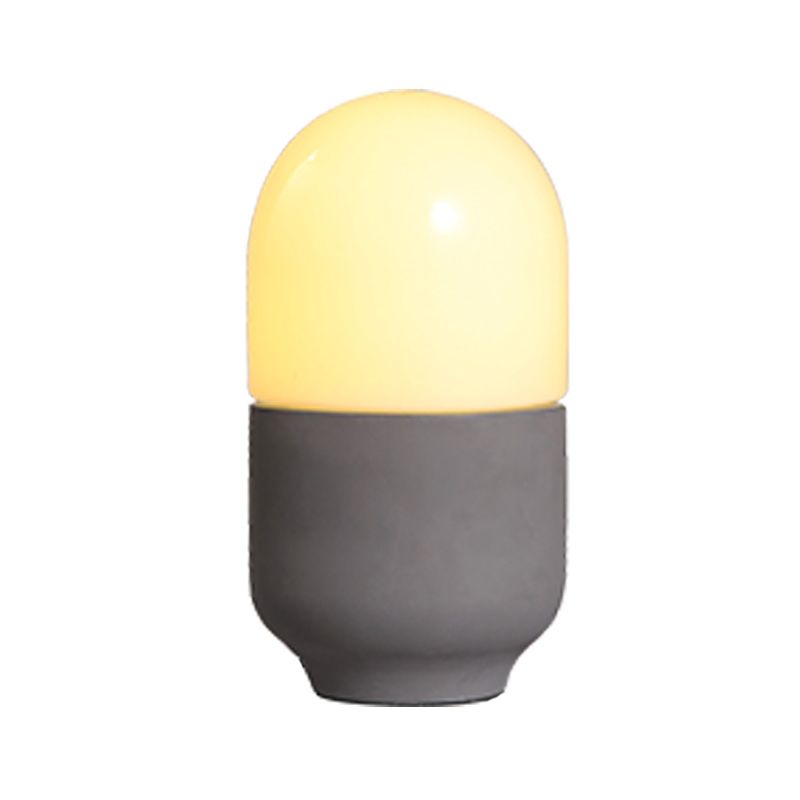 Zementkapselform kleiner Schreibtisch leichte minimalistische LED -Nachttischlampe in Grau mit weißem Glasschatten