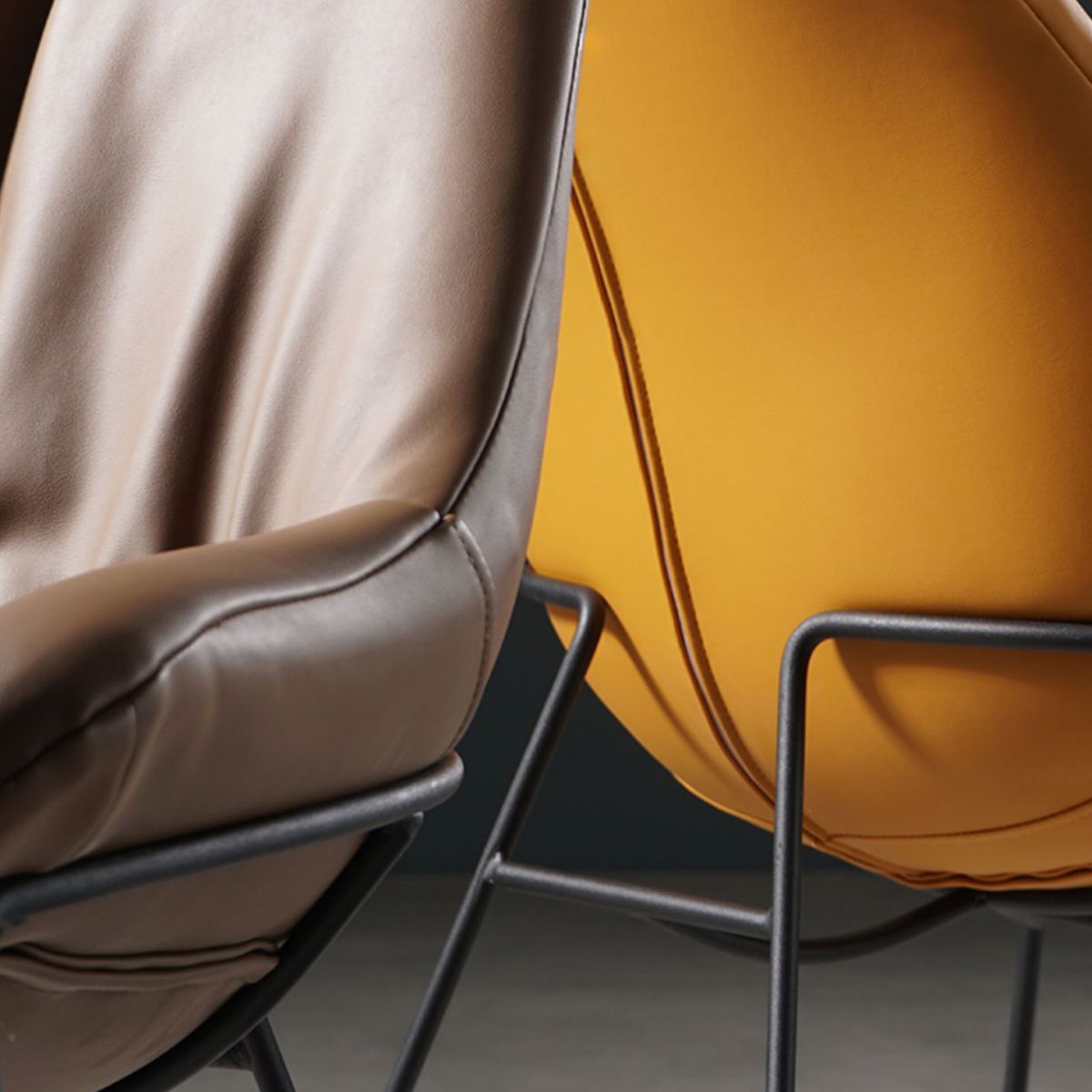 Chaise en cuir de style contemporain, chaise sans accoudoirs avec pieds en métal pour cuisine
