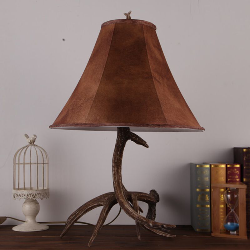 Lampada da notte svasata ampia marrone in tessuto da fattoria, lampada da tavolo per camera da letto con 1 testa e base in corna