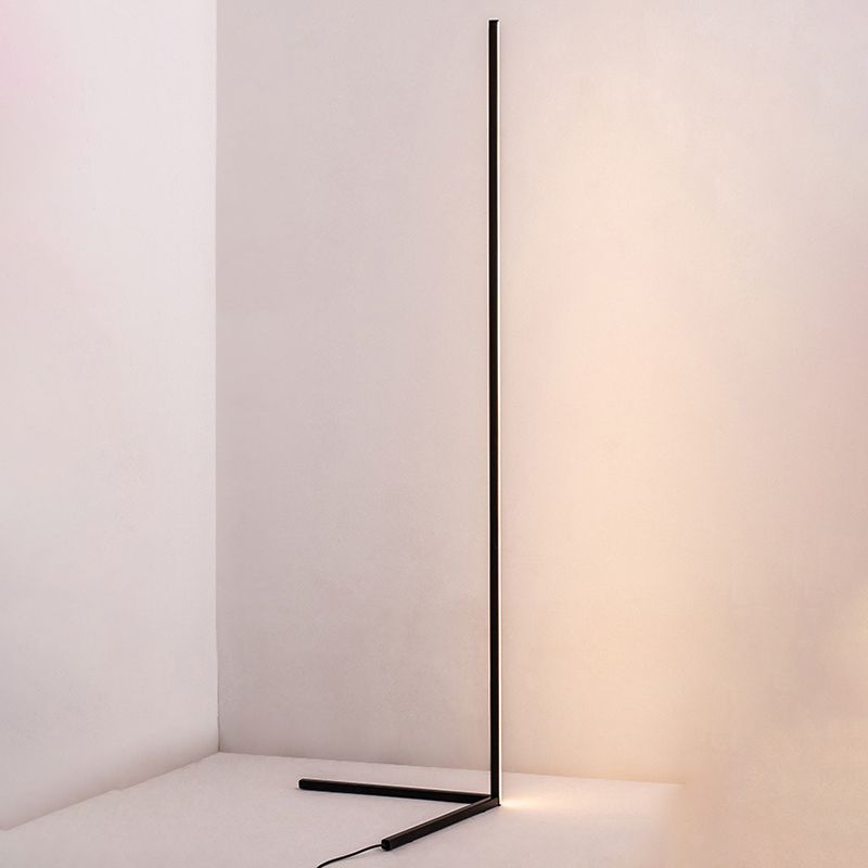 Richtige LED -Bodenbeleuchtung Nordischer Metall -Wohnzimmer Ecklampe Metallstil