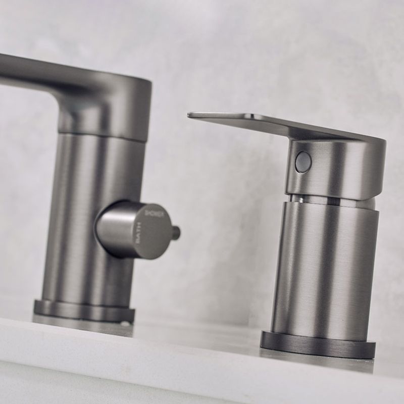 Contemporary Bathroom Faucet Deck Mounted Bathroom Faucet with Low Arc