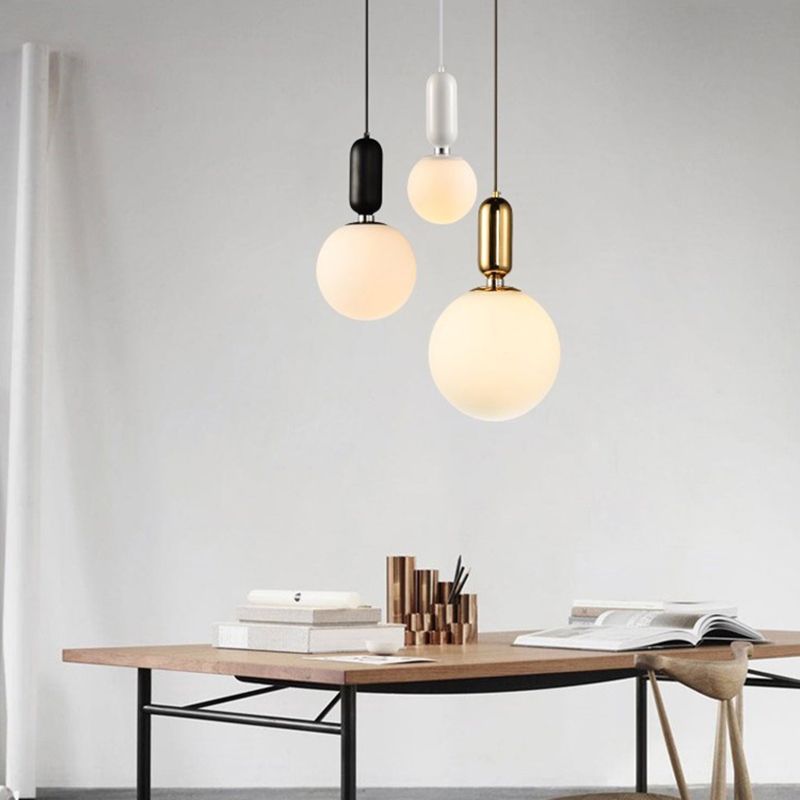 Lampada a sospensione minimalista a sospensione soggiorno con tonalità in vetro a sfera