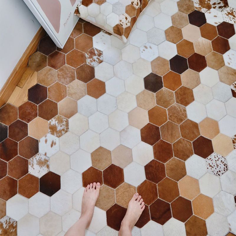 Modern Geometric Printed Rug Brown Cowhide Area Carpet Pet Friendly Stain-Resistant Easy Care Rug for Decoration