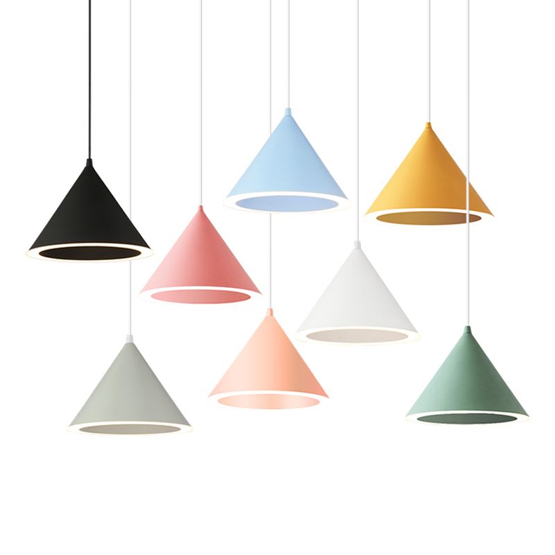 Pendard à LED en forme de cône métallique