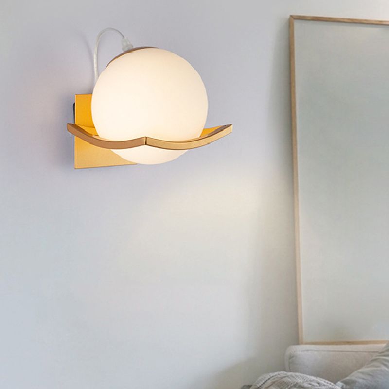 Modern Wall Sconce Metal Ball Shape Wall Light with Glass Shade for Living Room