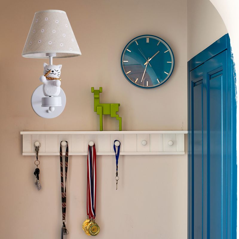 Lovely Pet Cat Wall Light One Light Resin Sconce Light with Floral Shade for Study Room