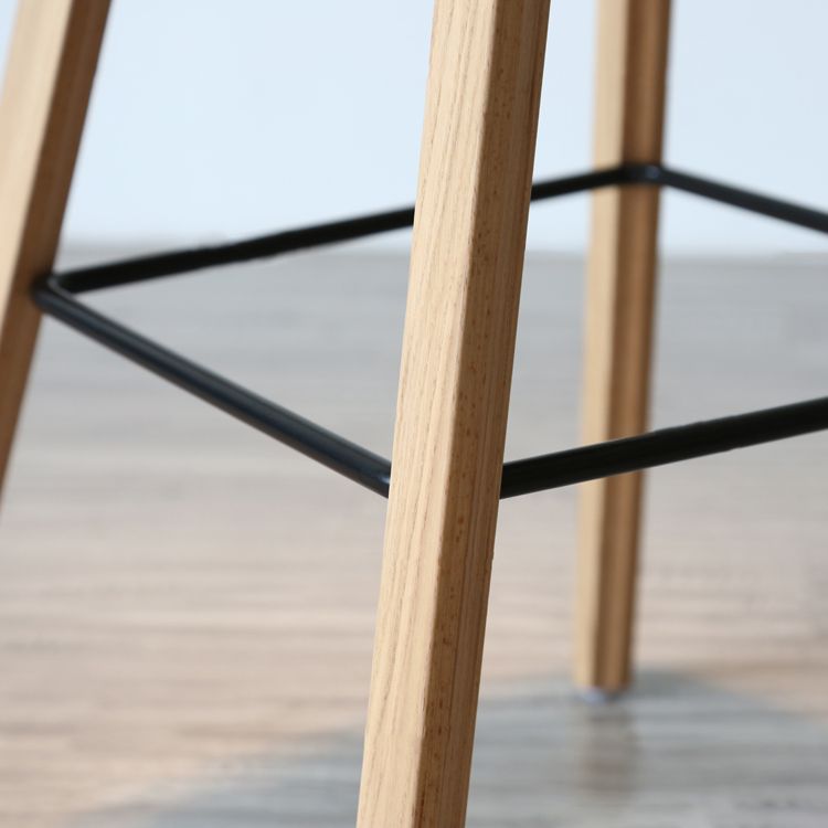 Barhocker im skandinavischen Stil, Holzbeine, PP-Schalensitz für Thekenbar