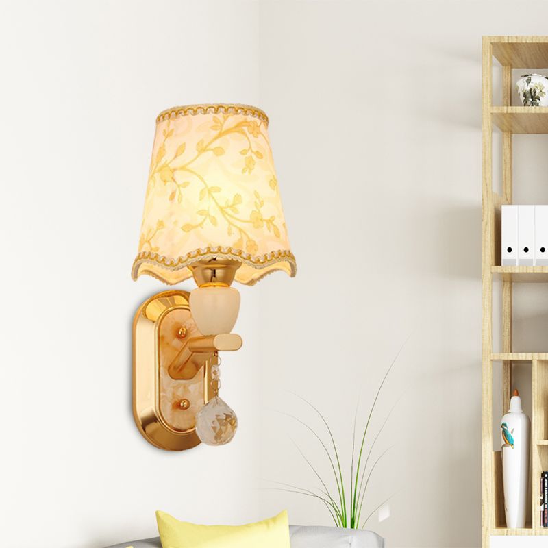 1 hoofd slaapkamer wandbevestiging lamp traditionele goud afwerking wandverlichting met geschulpte vat stof schaduw