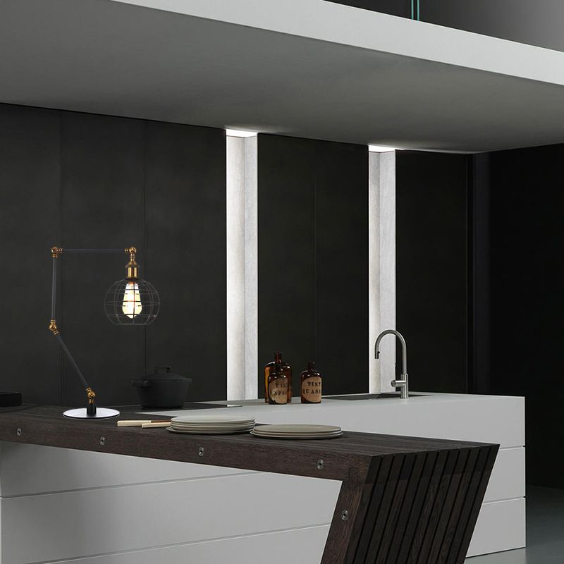 Lámpara de mesa para cafetería de metal con 1 cabezal y pantalla global en acabado negro/latón