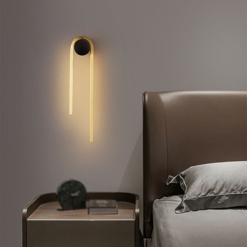 Post-Modern Wall Sconce Thin-Line Brass Sconce Lighting in Gold for Bedroom