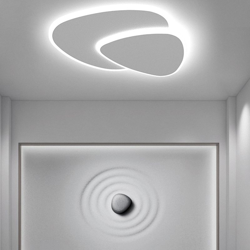 Lámpara de techo LED blanca acrílica con montaje empotrado ovalado de hierro lacado moderno y sencillo