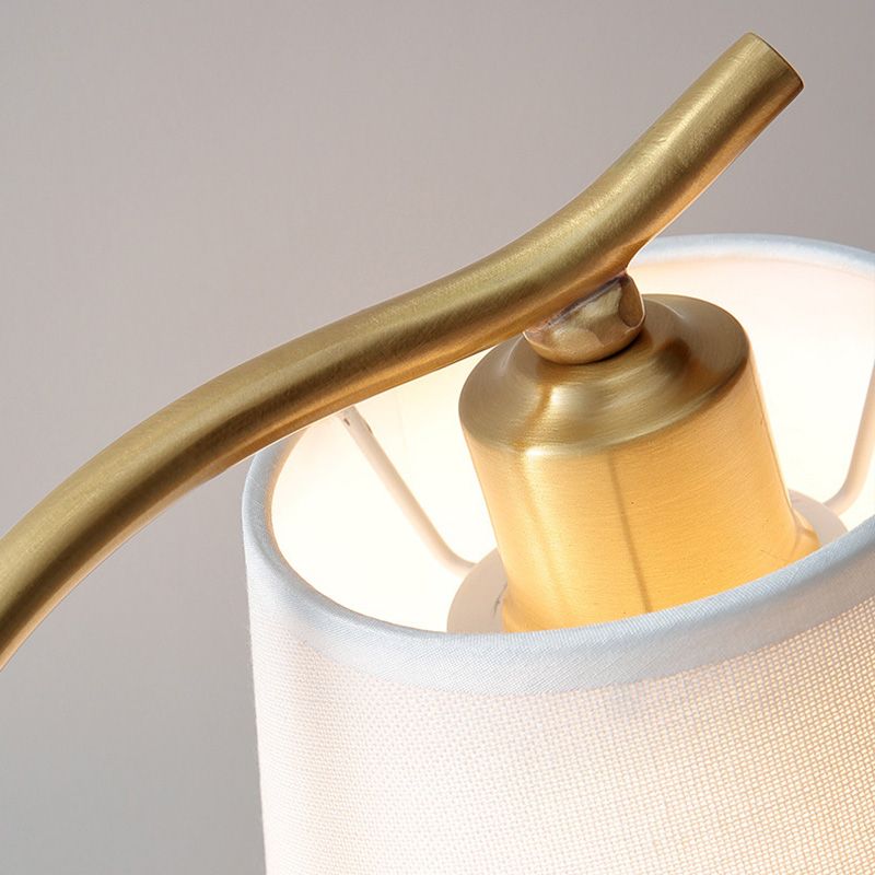 Lampada da tavolo a collo di cigno in metallo Lampada da comodino minimalista a 1 luce dorata con paralume in tessuto a cono