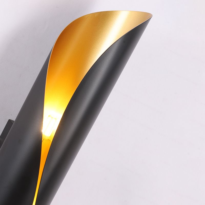 Lámpara de pared de retroiluminación de estilo de pared de metal de estilo posmoderno para el corredor de la noche