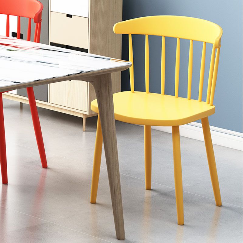 Silla lateral trasera Windsor colorida escandinava de plástico que cena la silla sin brazos