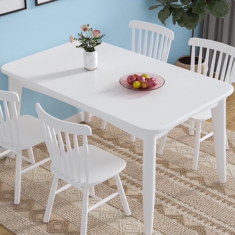 Table à manger blanche de style moderne