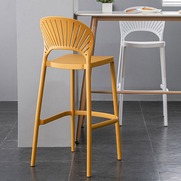 Nordic Style Bar-stool Plastic Counter Bar Stool with Plastic Legs for Restaurant