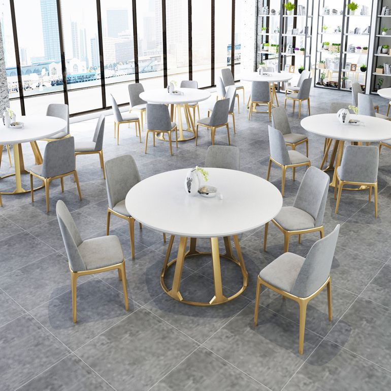 Round Solid Pinewood Brown Tone Dining Table Simplicity Pedestal Table for Dining Room