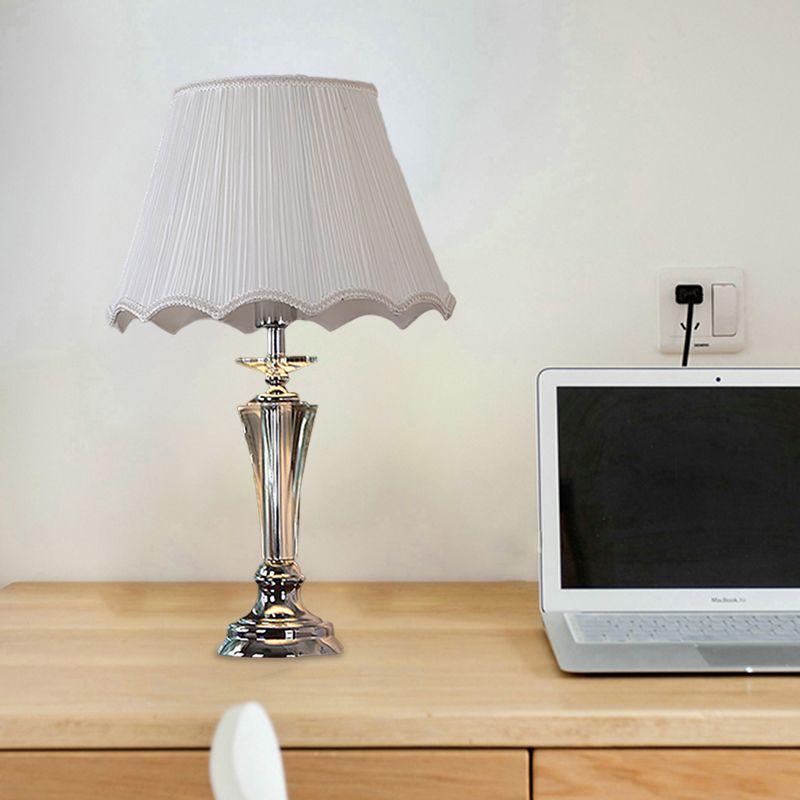 Tissu bleu / blanc lampe de nuit plissée / ombre festonnée 1 tête à cristal traditionnel Light pour la chambre à coucher