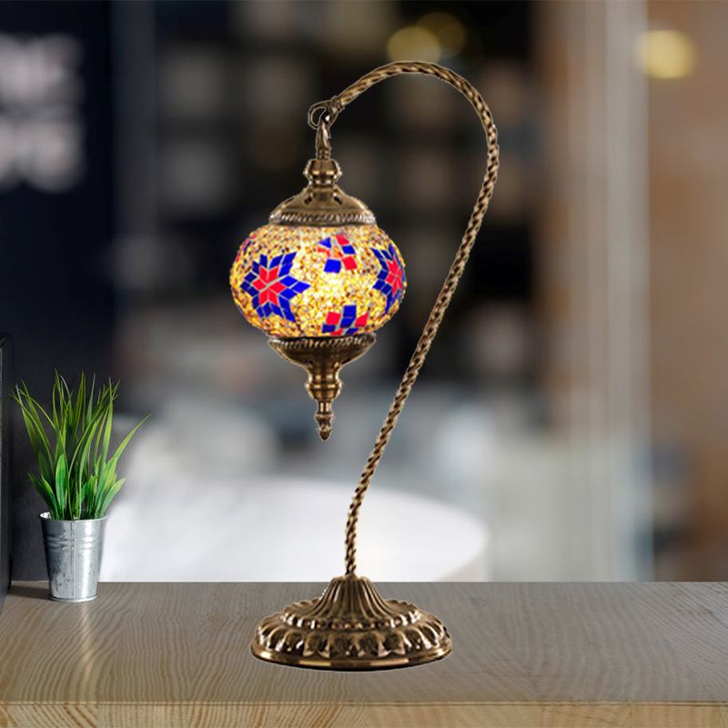 Global Desk Light Traditional Red / White / Yellow Glass 1 Bulb Coffee Shop Night Table Table avec base en métal
