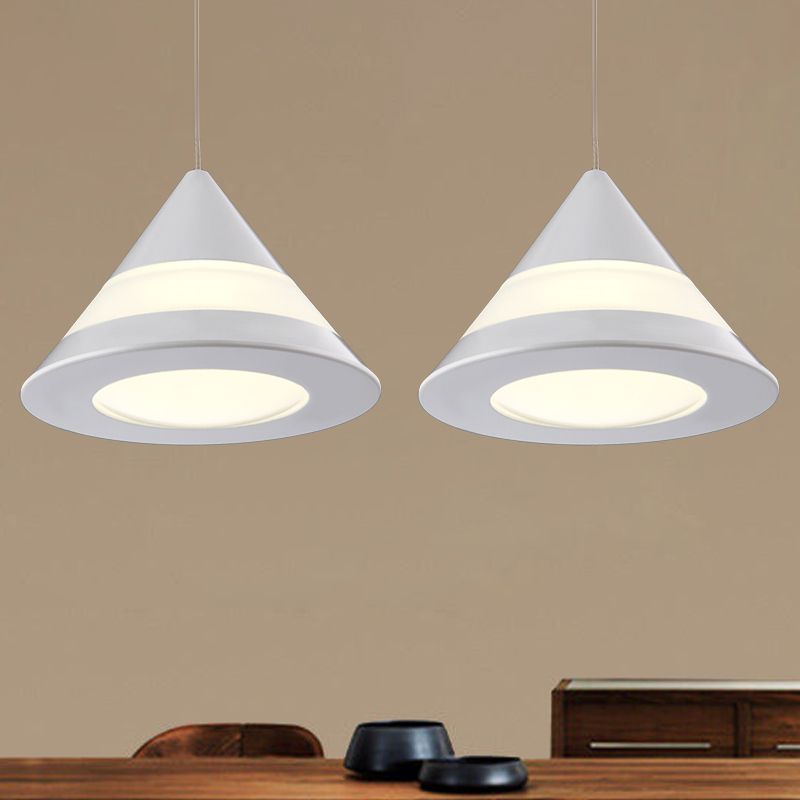 Semplice cono bianco a sospensione leggera in metallo in metallo 3 luci sala da pranzo Sospensione Luce calda/bianca