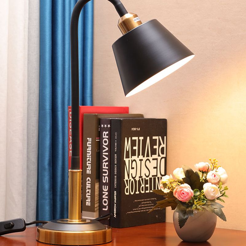 Cono 1 lampada da tavolo leggera Lampade da tavolo da notte moderno in metallo moderno in nero
