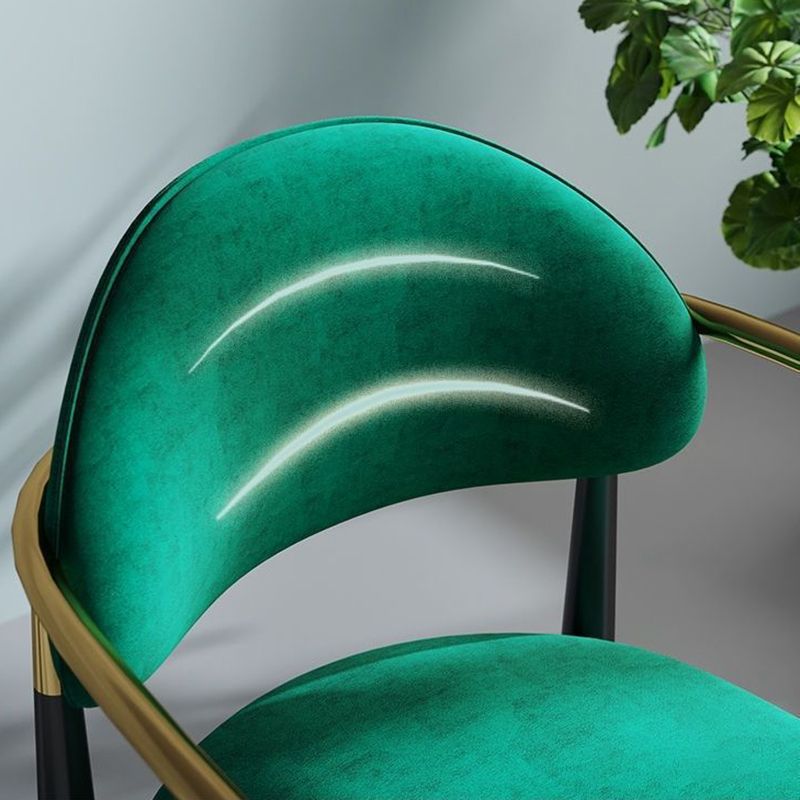 Silla de comedor tapizada contemporánea con respaldo abierto y acabado mate