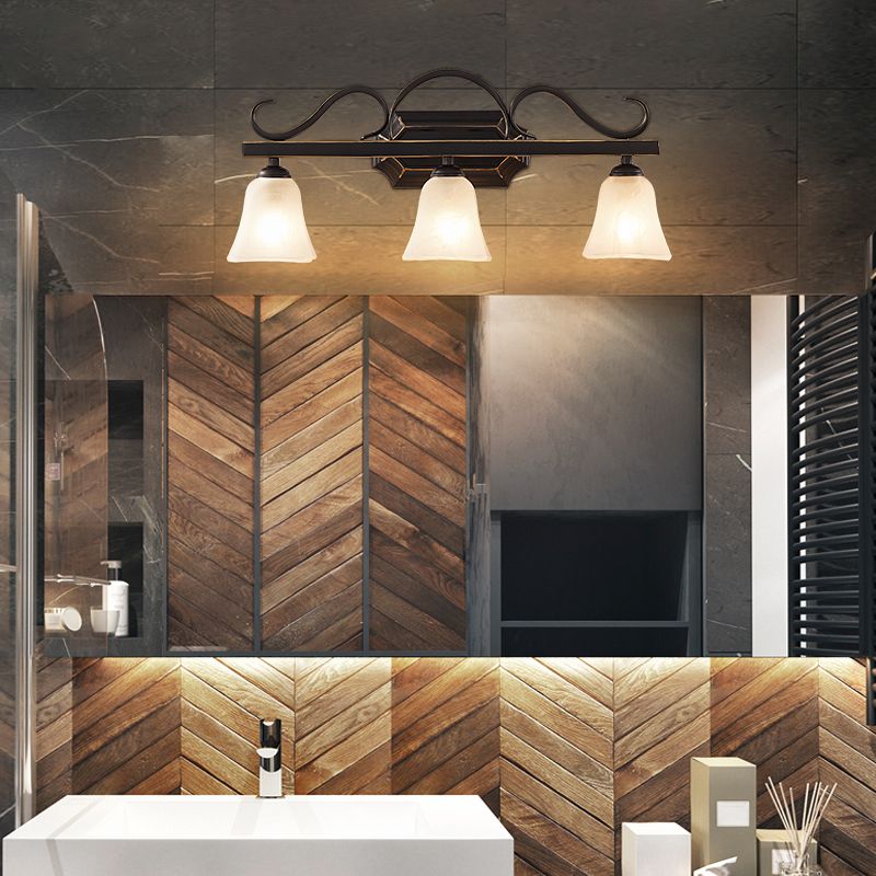 Traditionelle glockenförmige Leuchtenleuchte Glaswandmontage in Schwarz montiert