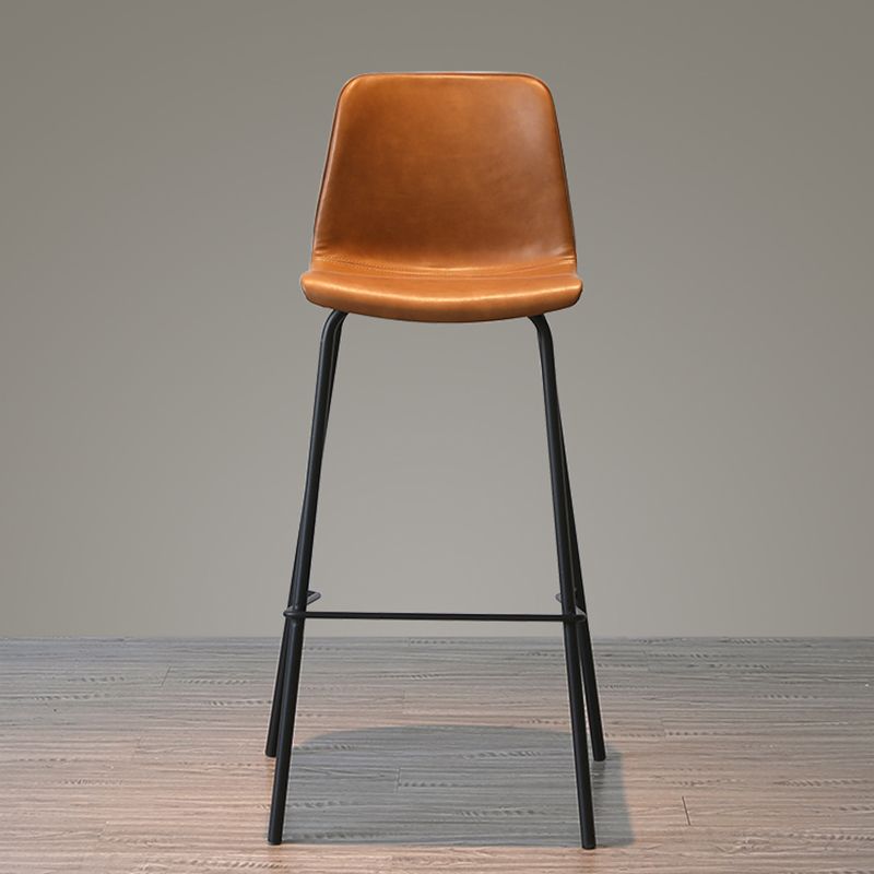 Taburete de bar de cuero interior moderno con reposapiés y respaldo bajo