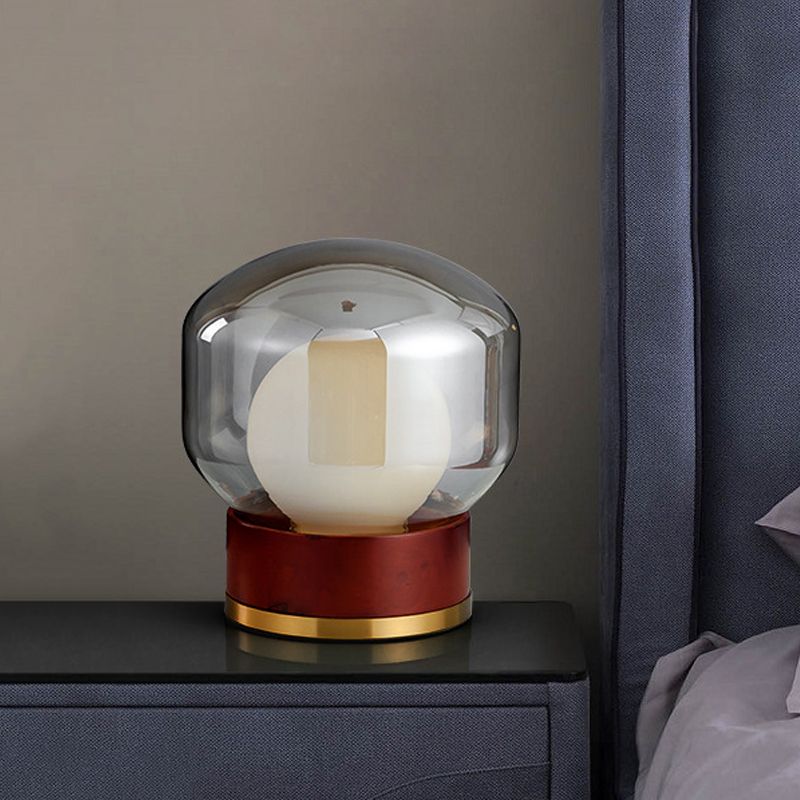 Lampada da tavolo per camera da letto in campagna con illuminazione notturna a globo in vetro opale, colore marrone con base in legno