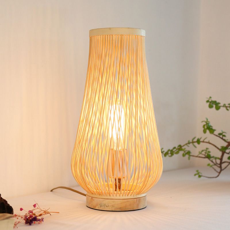 Lampada da tavolo per camera da letto a testa singola Lampada da scrivania beige in stile asiatico con paralume in bambù a goccia