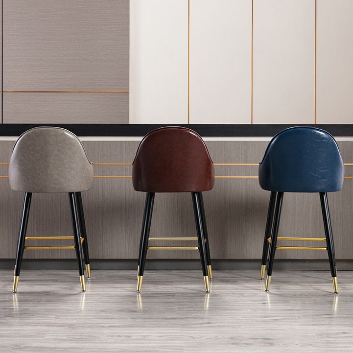 Taburete de bar con acabado mate y respaldo bajo, taburete tapizado Glam armado con reposapiés