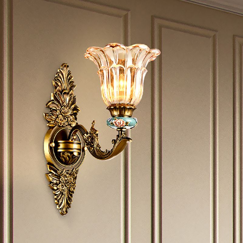 Brass 1/2 Heads Sconce Light Retro Style Ribbed Glass Flower Wall Mount Lamp with Swooping Arm