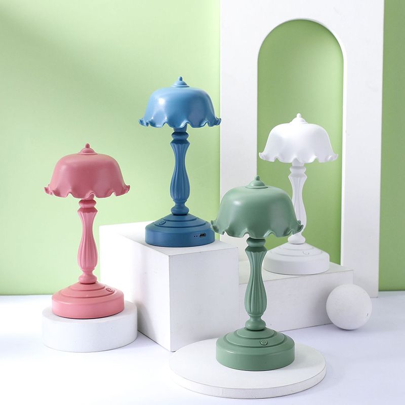 Flower USB Charging Table Lamp Contemporary Style Macaron Desk Lamp for Bedroom