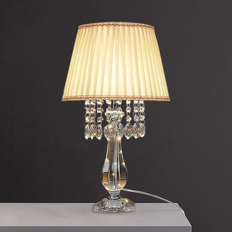 Beige/bordeaux/hemelblauw 1 lamp nachtkastje lamp traditionele heldere kristallen kralen bel/geplooide schaduw tafellicht voor slaapkamer