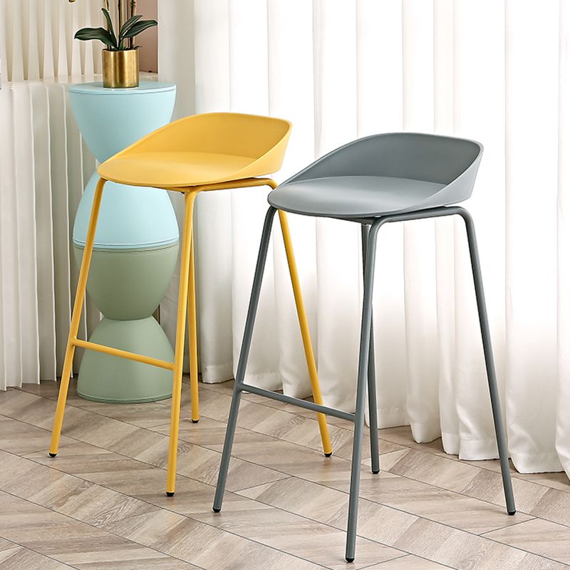 Indoor Plastic and Metal Bar Stool Modern Low Back Armless Bar Stool