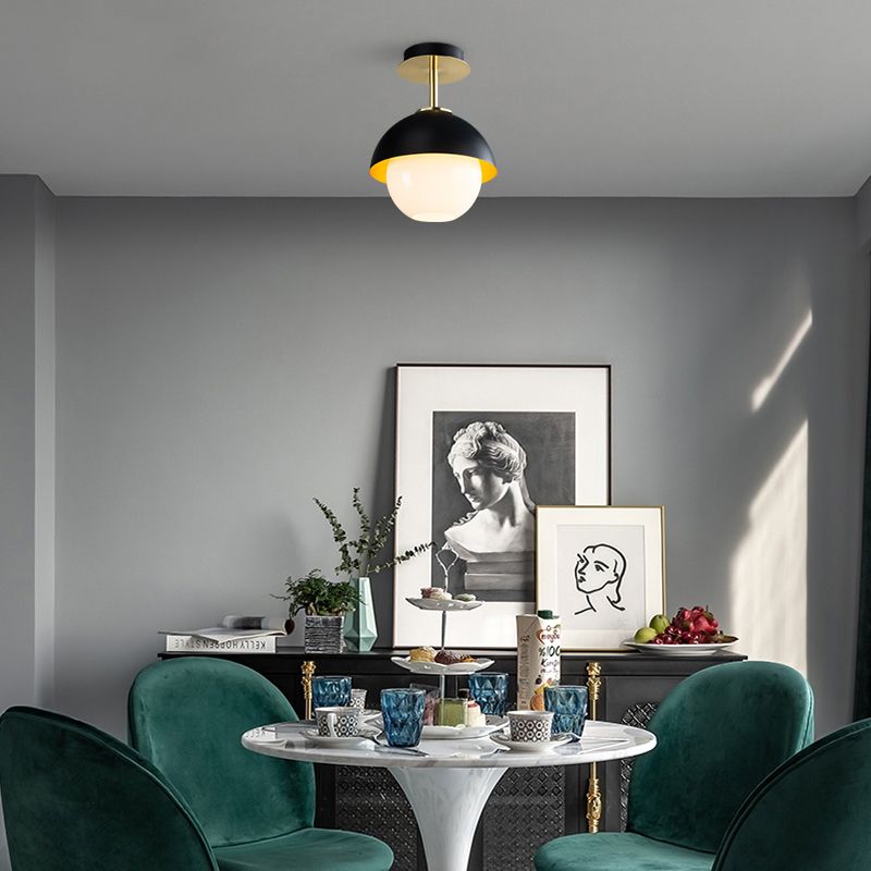 Vetro Orb Semi Flush Mount Luce con Domed Shade Bagno 1 Luce Lampada da soffitto moderna in nero