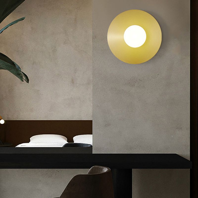 Luz de la pared dorada de la pared de metal de una cabeza posmoderna para sala de estar para sala de estar