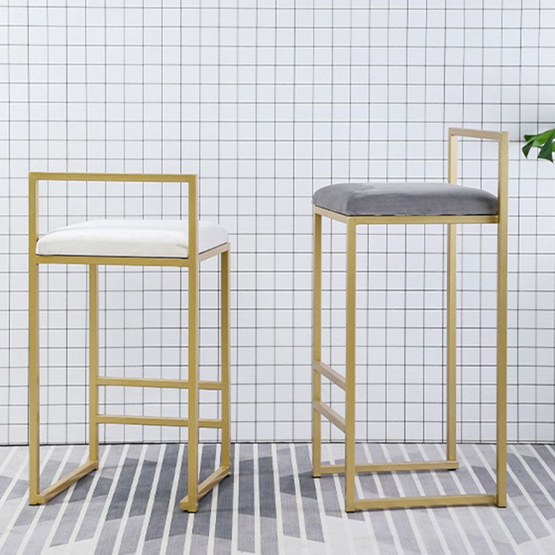 Taburete de bar de metal de estilo moderno con reposapiés y taburete de bar con respaldo bajo para cocina