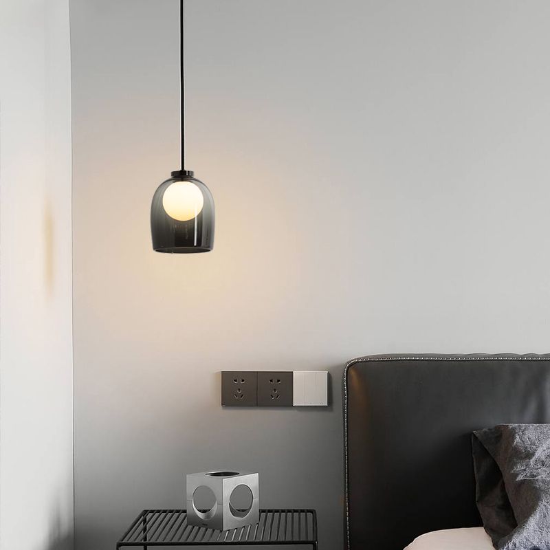 Lampe suspendue à la cloche en verre dans un pendentif en fer forgé moderne pour chambre à coucher