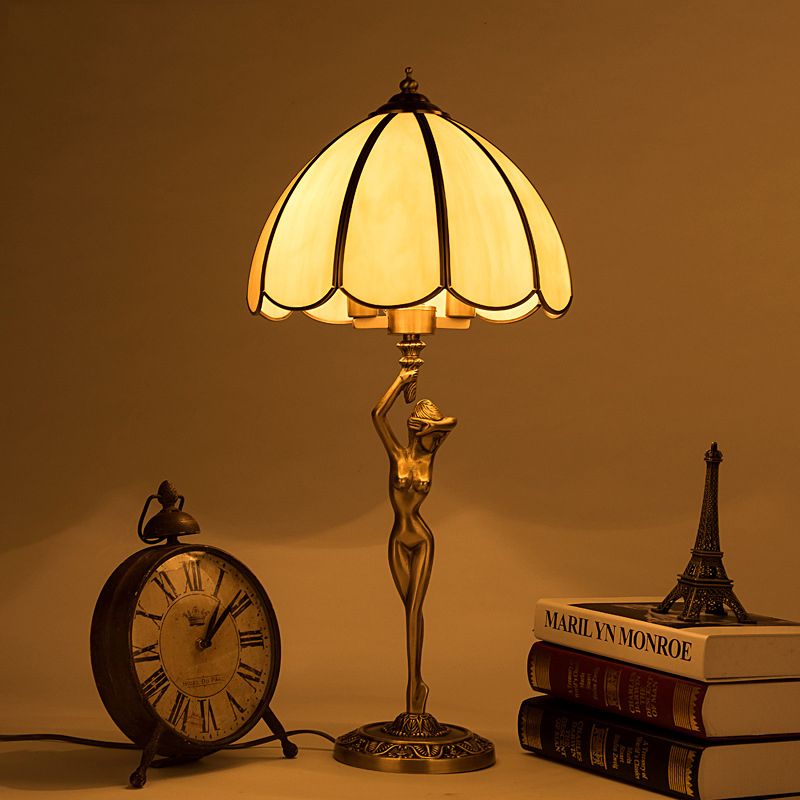 Mit überbrochener Schlafzimmer Nachtlampe Kolonialismus Beige Glas 2-Kopf-Goldtischbeleuchtung mit nackter Frau Basis