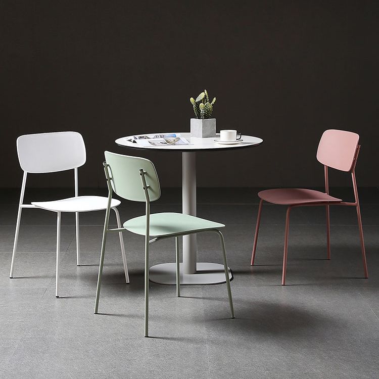 Metal Industrial Dining Table Manufactured Wood Top Table with Pedestal Base