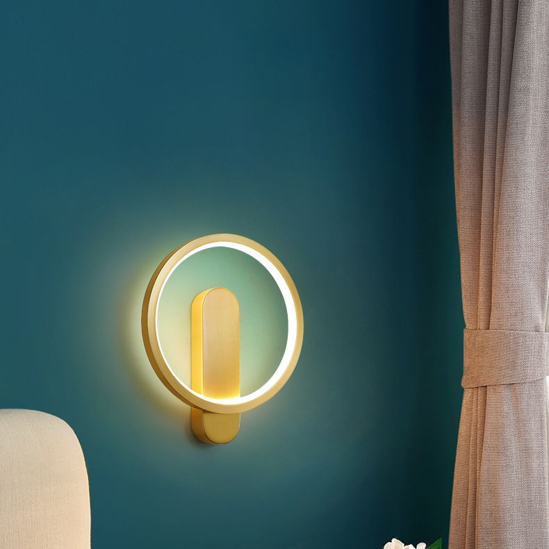 Modern Minimalist Style Wall Mounted Lighting Metal Sconce Light Fixture in Gold Finish for Bedroom